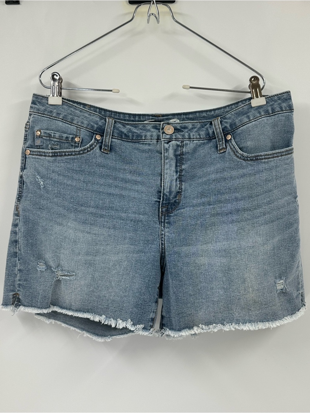 Seven7 Faded Light Blue Denim Frayed Hem Shorts - Picture 1 of 8